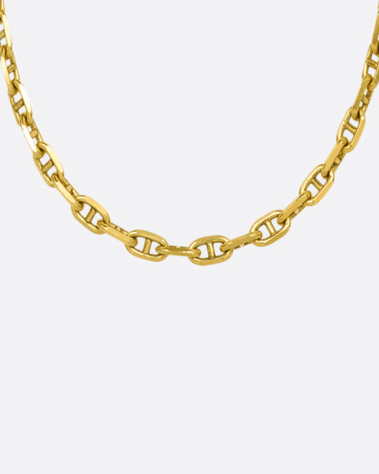 A hefty, 22 inch, yellow gold mariner chain necklace.