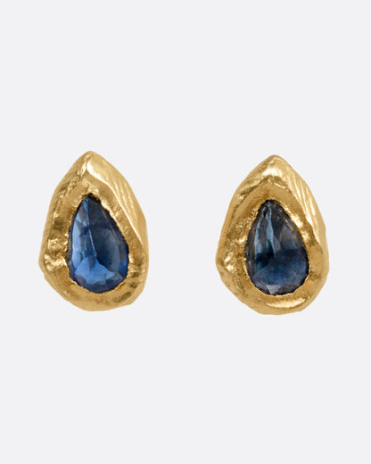 Yellow gold blue sapphire teardrop stud earrings, the pair from the front