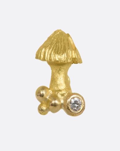 Yellow gold mushroom cluster with diamond below the stem. View from the front. 