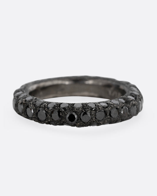 A darkened palladium band with black diamonds. Shown from the front.