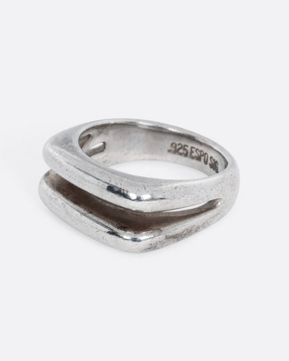 Vintage silver split face ring, angled view of the split face
