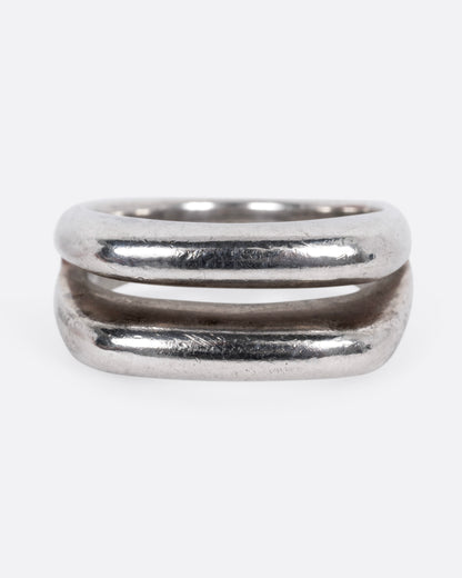 Vintage ring in sterling silver, a squared band whose face splits into two polished lines