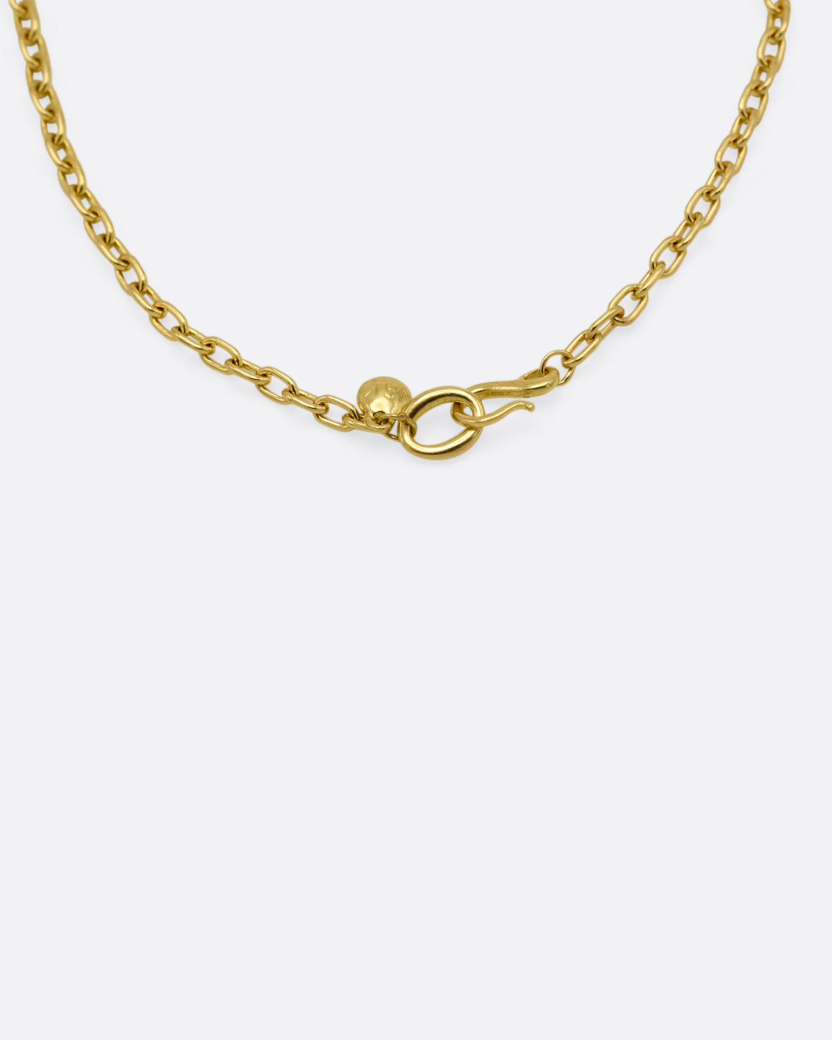 A close up of the clasp of a A yellow gold cable chain bracelet with a  rectangular rose cut diamond, shown from the front.