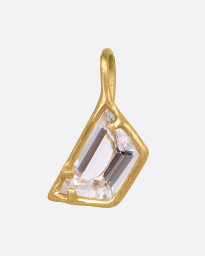 Marian Maurer City pendant charm in 18k yellow gold, an asymmetric faceted goshenite held in an open gold frame