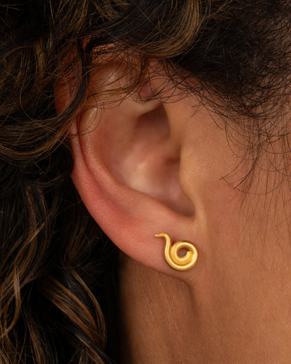 Lori Leven coiled stud earring in matte yellow gold worn on an ear, a gold coil that spirals up into a point