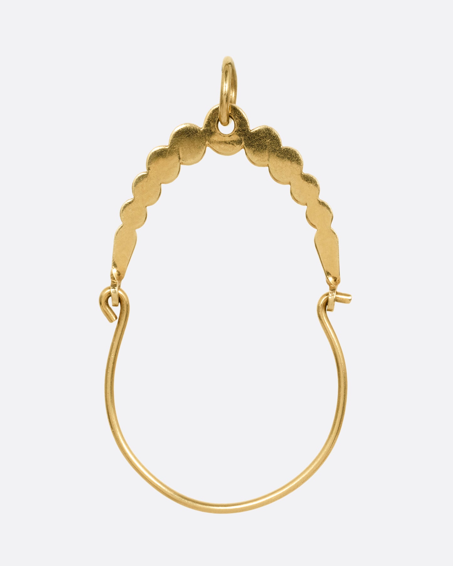 A yellow gold bubbly arching charm holder, shown from the front.