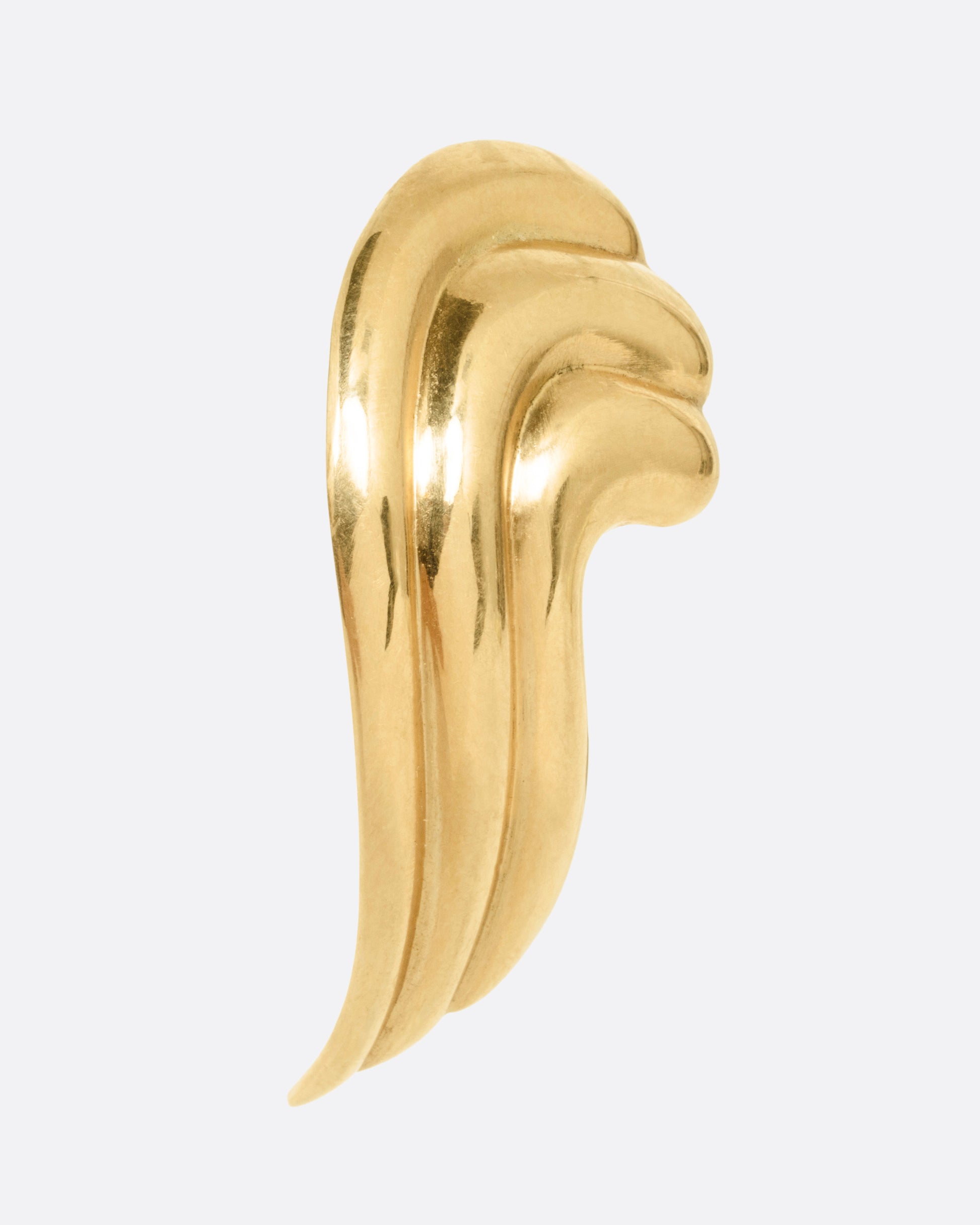 A wavy yellow gold stud earring, shown from the side.