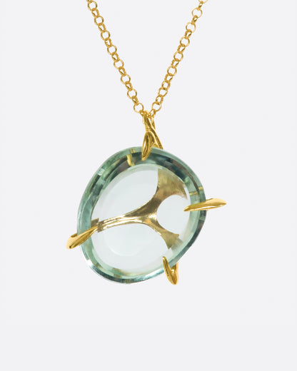 Kika Alvarenga Envolto necklace in yellow gold, a pale green quartz held by organic gold branches on a chain