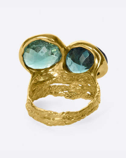Wear this ring facing either direction, it looks cool from every angle.