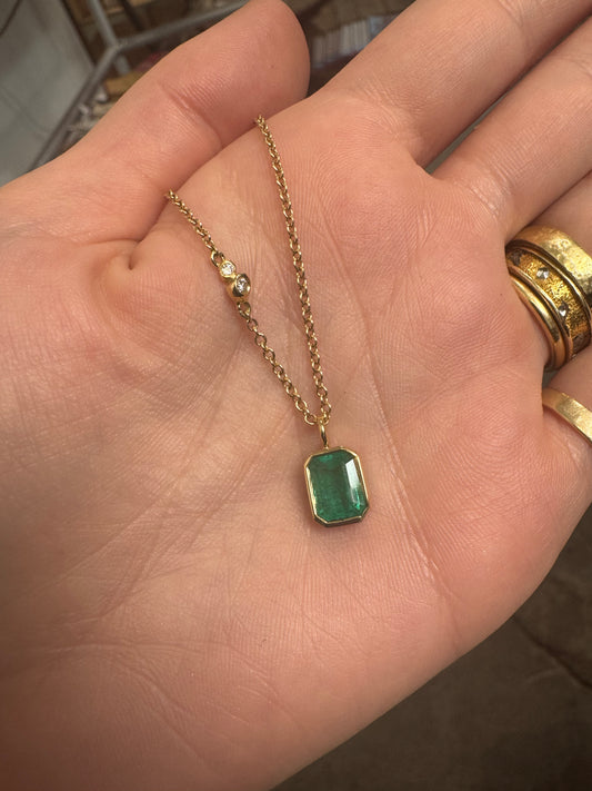 KIMBERLIN BROWN 18K YELLOW GOLD 'NOVA TREASURE' PENDANT NECKLACE W/ ZAMBIAN EMERALD (1.58 CT) AND DIAMOND ACCENTS - 16 INCHES