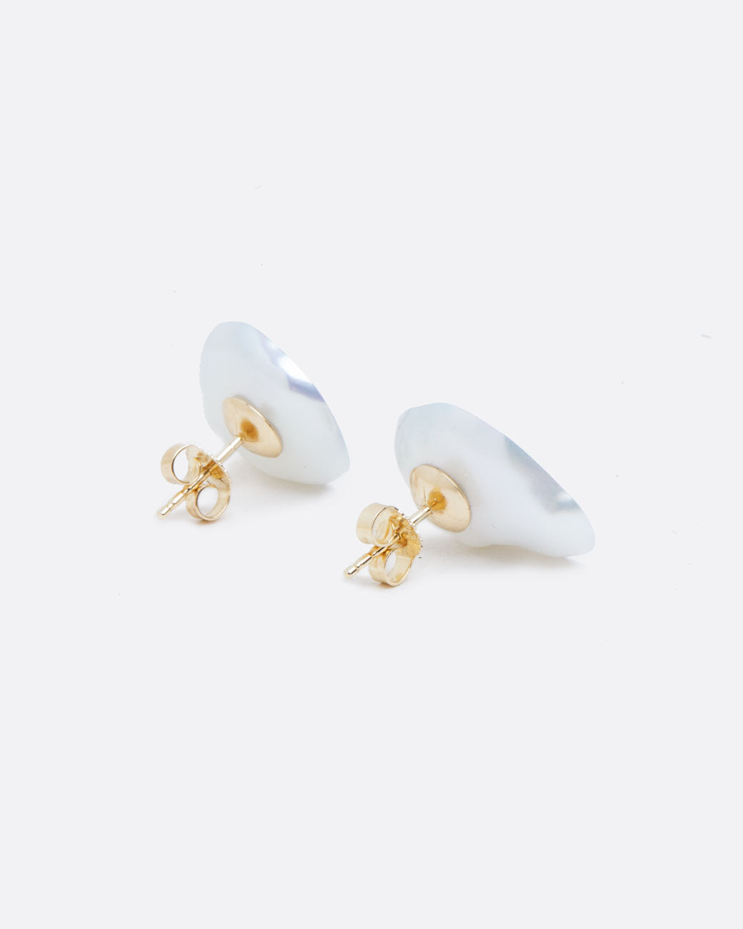 a back view of the pearl and backing, made of yellow gold with a butterfly backing